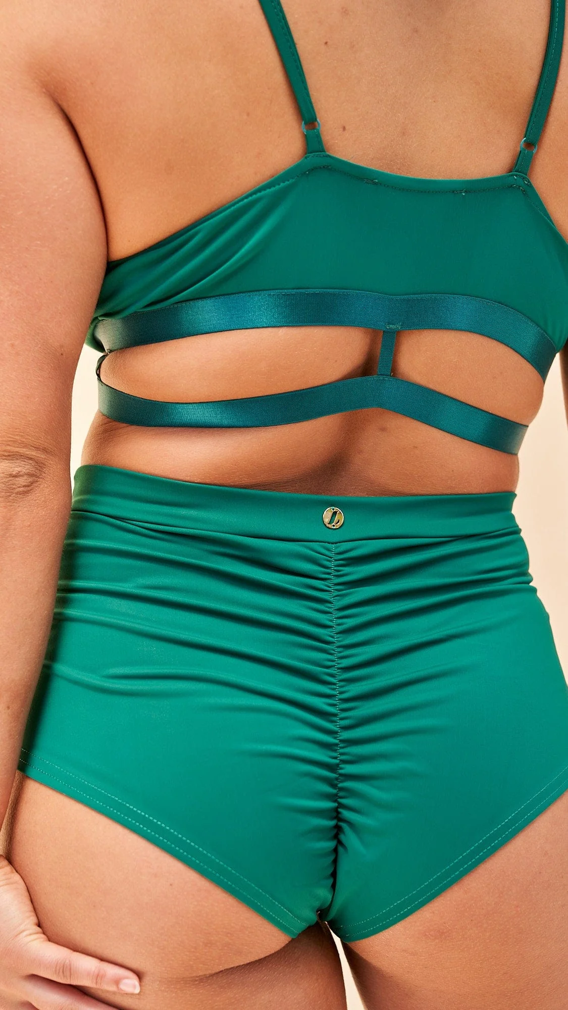 High Waist Shorts - Basic Scrunch Shorts Green - Image 2