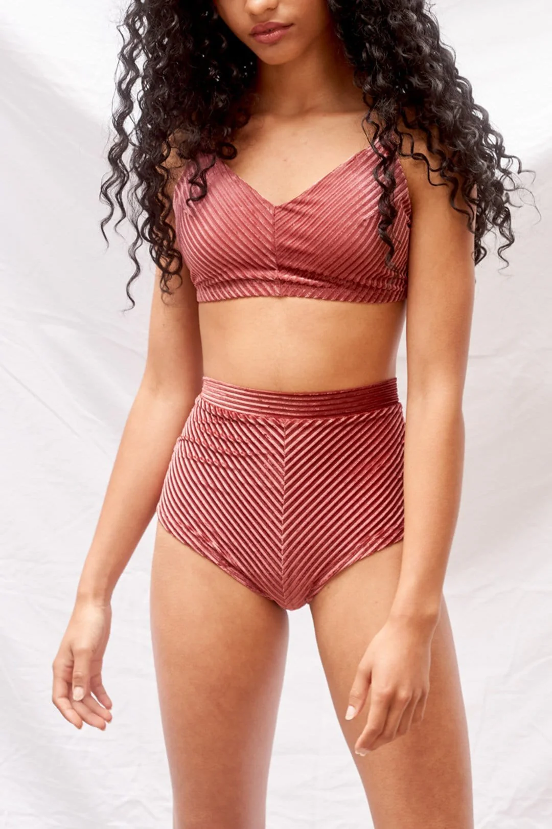 Lana Top - V-Neck Velvet Sports Bra Dusty Rose - Image 5