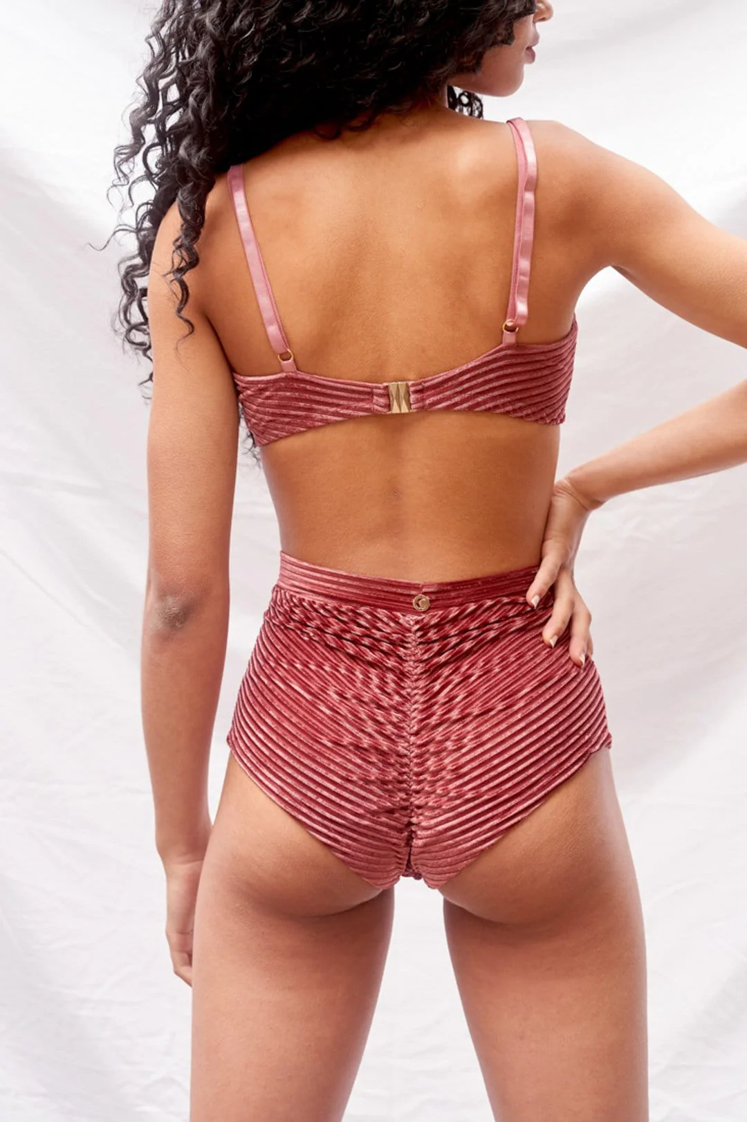Lana Top - V-Neck Velvet Sports Bra Dusty Rose - Image 6