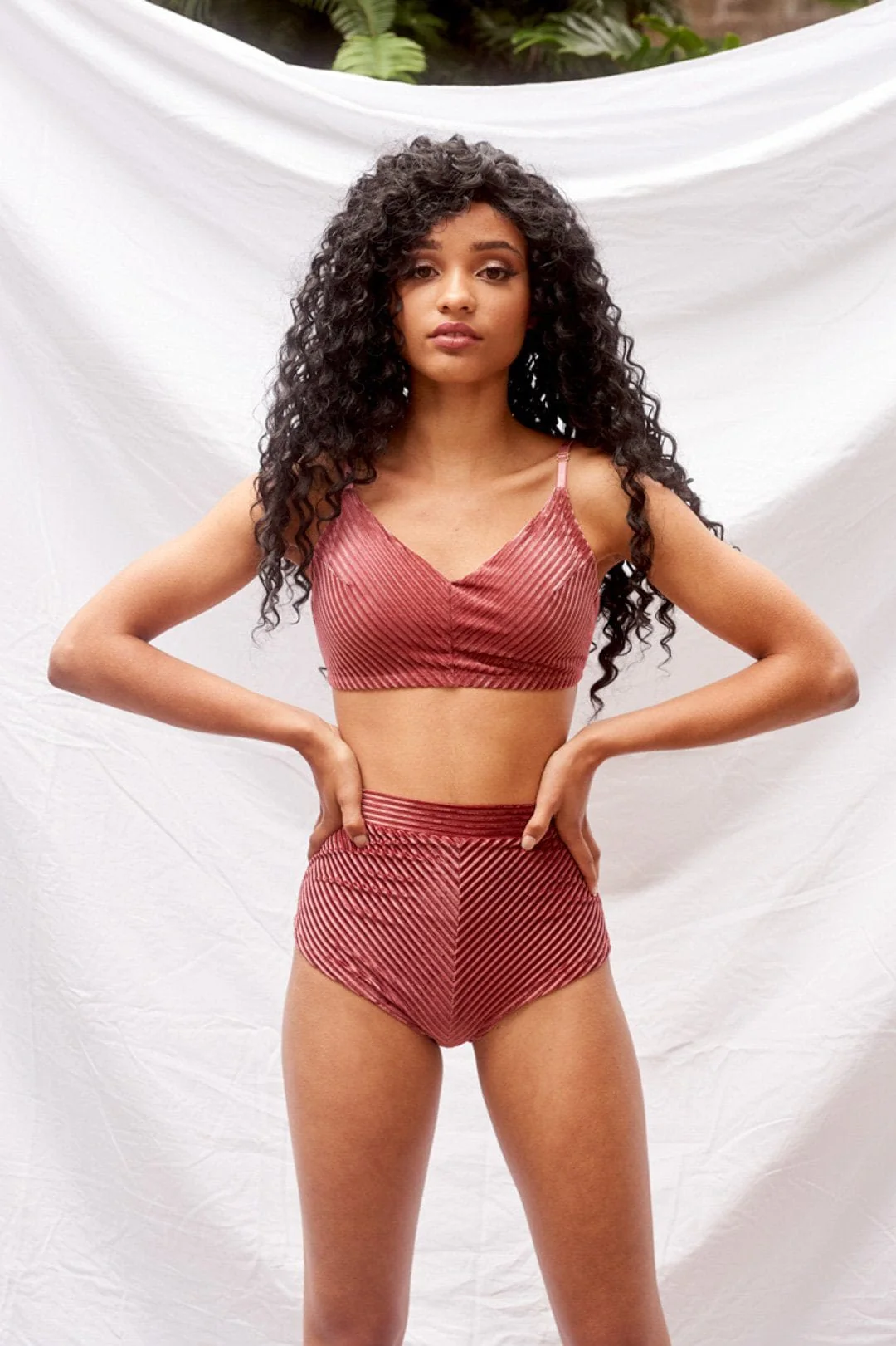 Lana Top - V-Neck Velvet Sports Bra Dusty Rose - Image 7