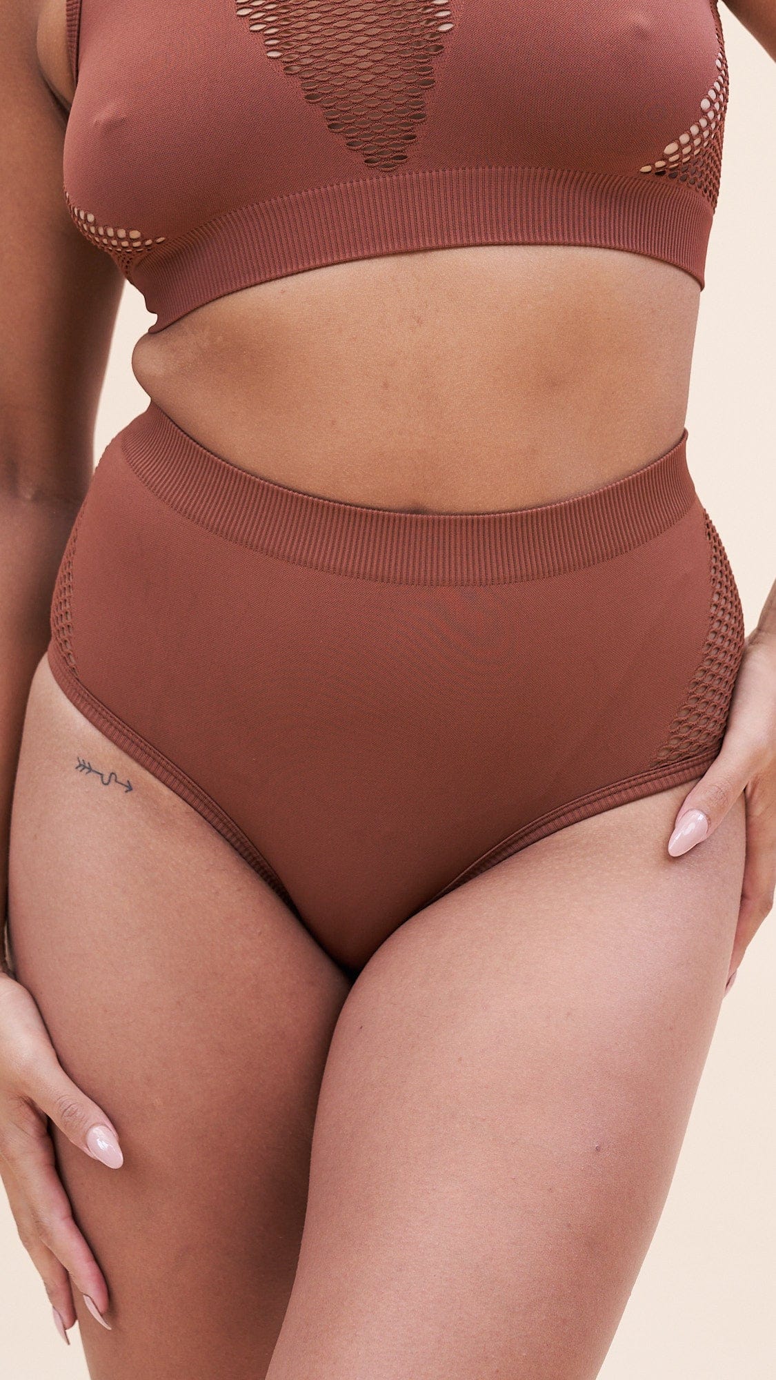 Leah High Waist - Shaping Breathable Bottoms Recycled Choco - Image 2
