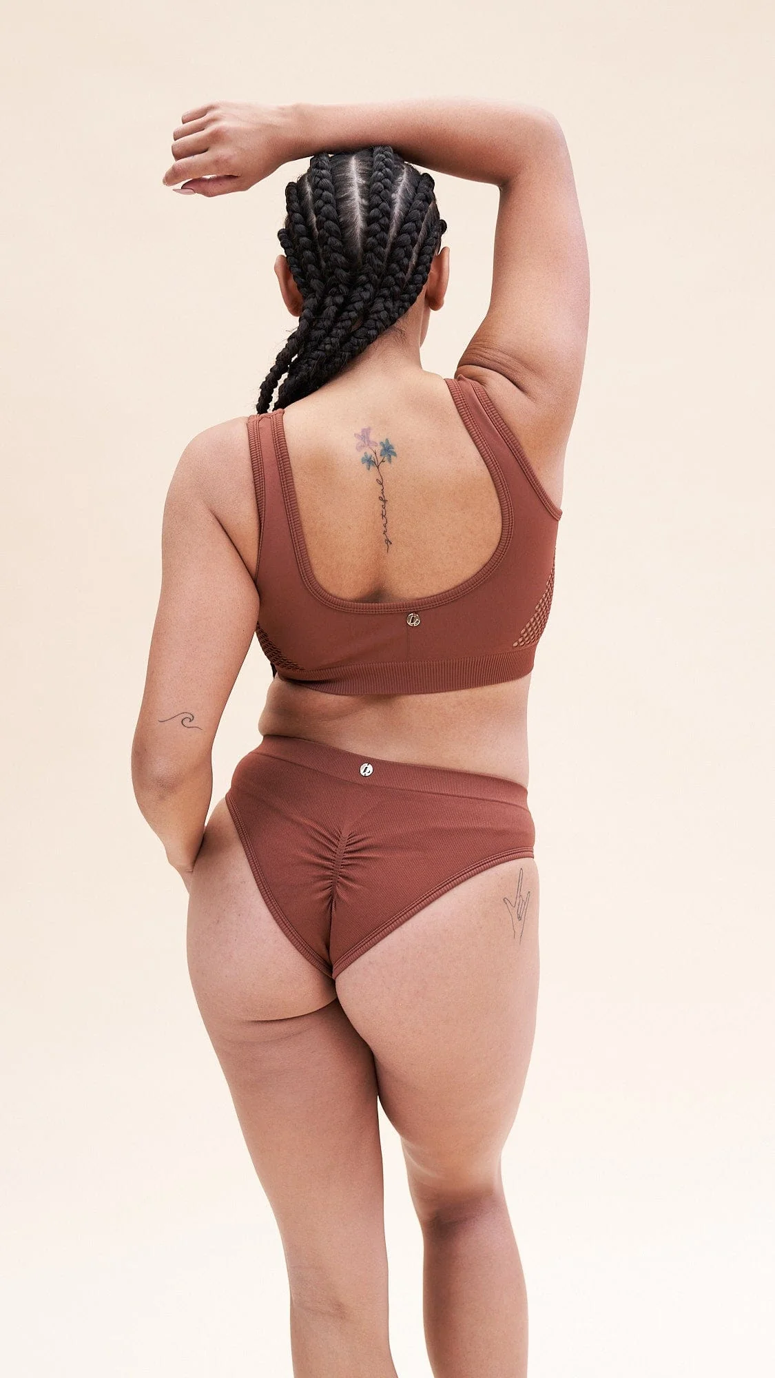 Basic Low Waist Shorts - Scrunch Shorts Ribbed Recycled Choco - Image 3