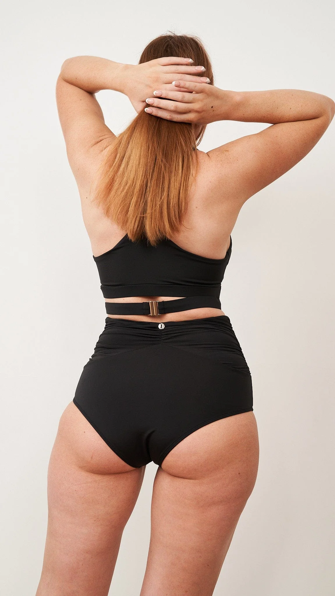 Nova Bottom - Gathered V High Waist Shorts Recycled Black - Image 5