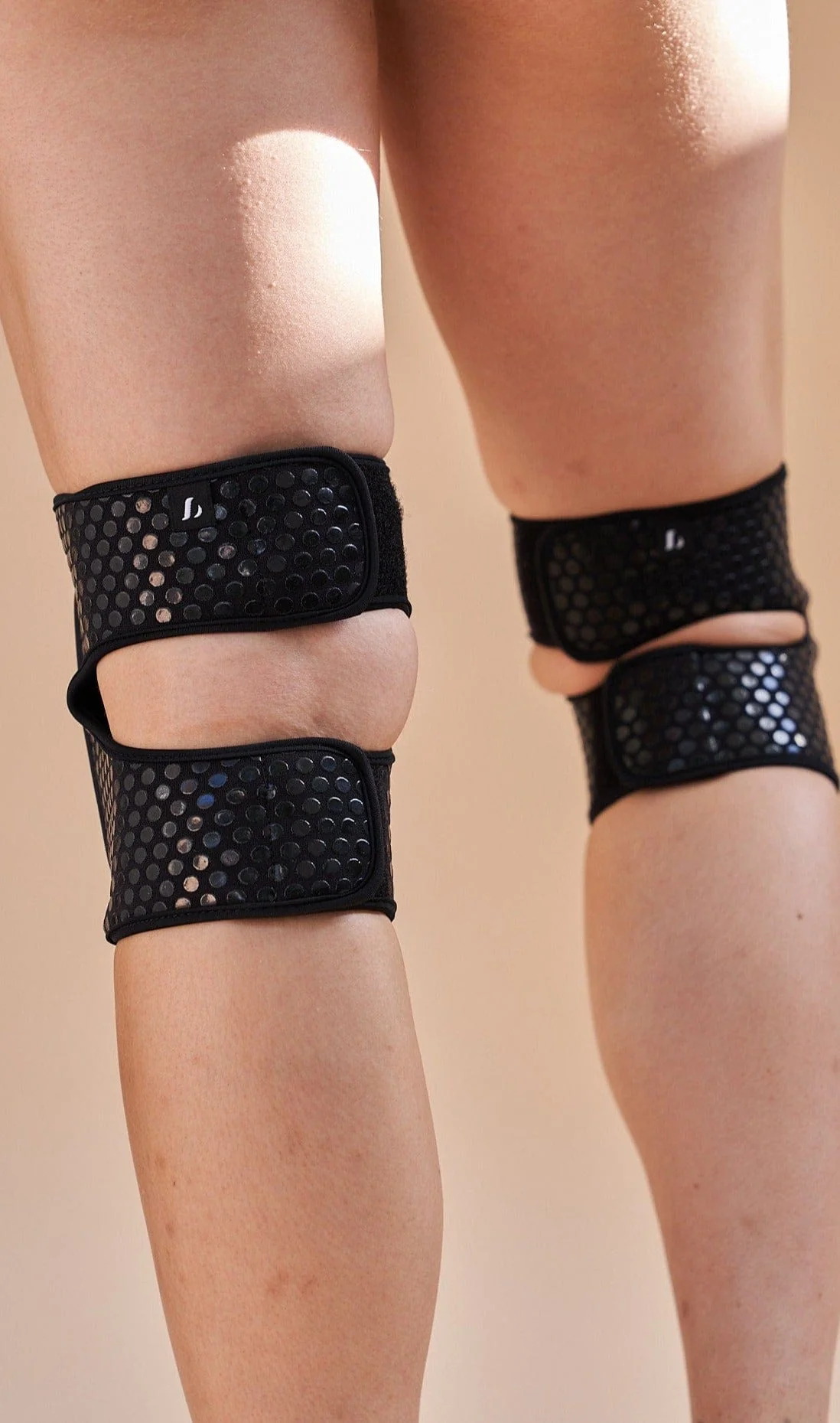 Velcro Sticky Grip Knee Pads Black - Image 4